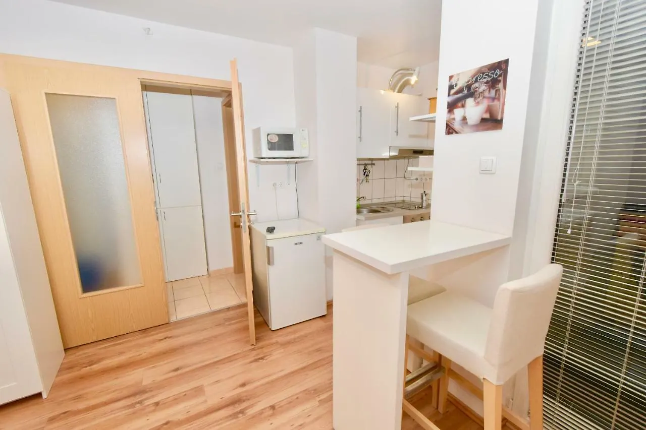 Central Studio Boulevard Budapest 0*,